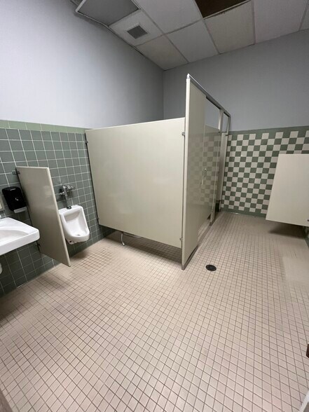 More Photos Of 10498 Colonel Ct, Manassas Research And Development For Sale