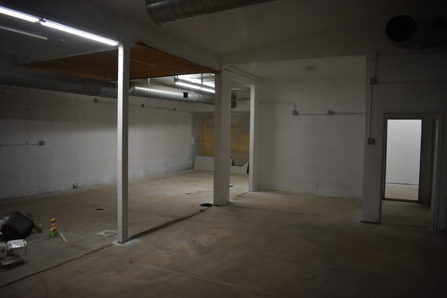 More Photos Of 5273-5275 E Washington Blvd, Commerce Warehouse For Lease