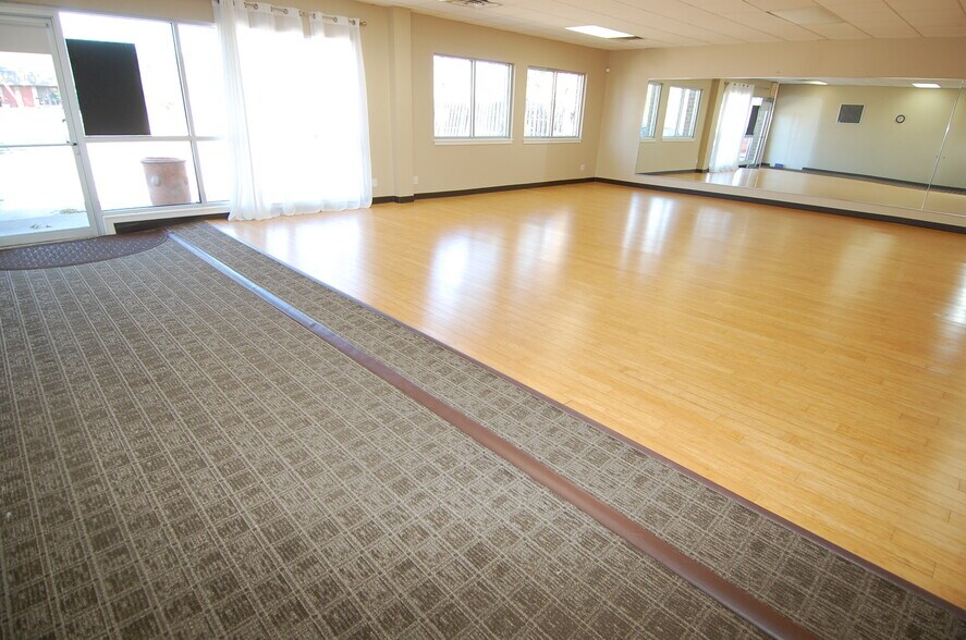 More Photos Of 1210 S Gilbert St, Iowa City Office For Lease