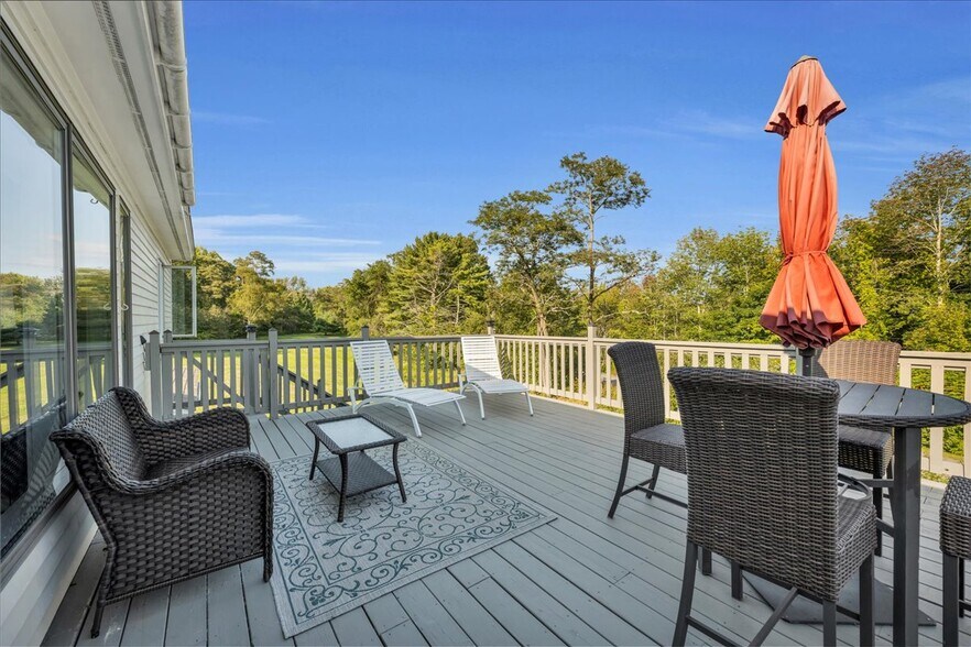 More Photos Of 608 Atlantic Hwy, Northport Freestanding For Sale