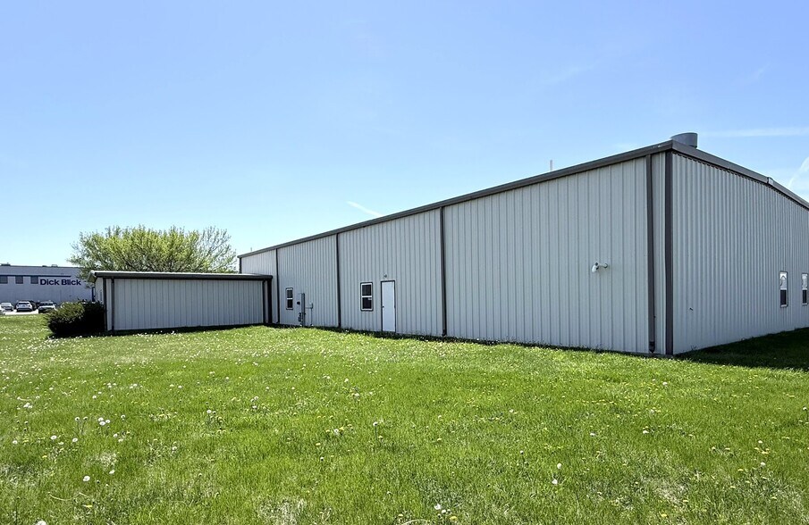 More Photos Of 875 Enterprise Ave, Galesburg Industrial For Sale