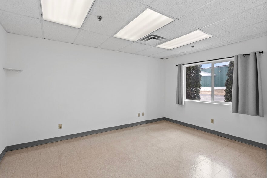 More Photos Of 27 Kent St, Ballston Spa Warehouse For Lease