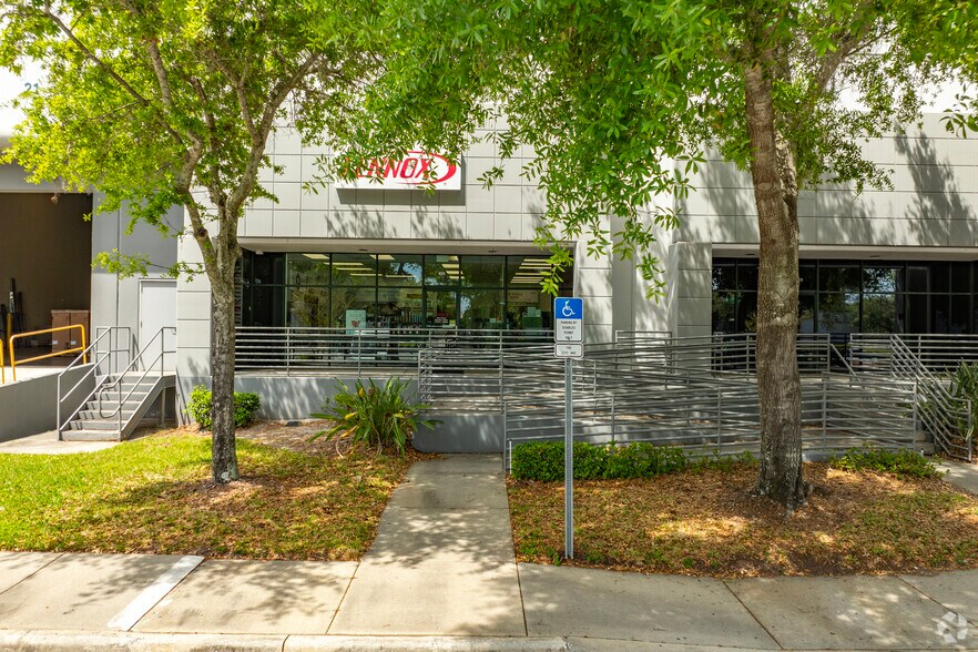 More Photos Of 9110 King Palm Dr, Tampa Warehouse For Lease