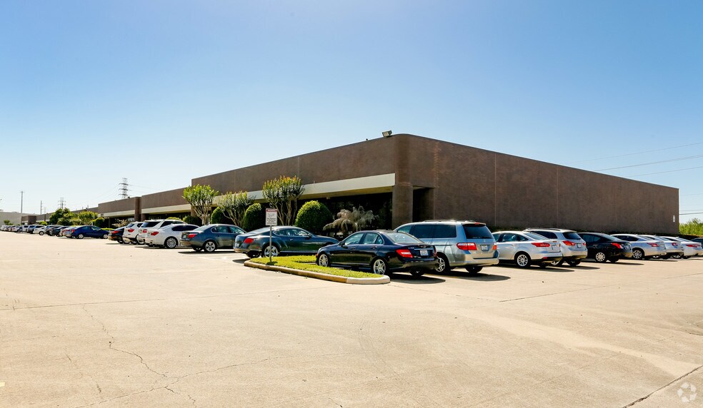 More Photos Of 2525 W Bellfort St, Houston Research And Development For Lease