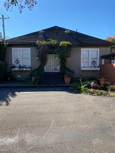 More Photos Of 2206 Union Ave, Memphis Office For Sale