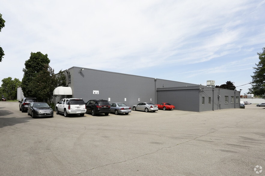 More Photos Of 3407-3425 Eastern Ave SE, Grand Rapids Warehouse For Lease