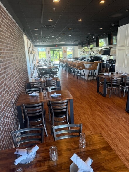 More Photos Of 1031-1055 Station Dr, Oswego General Retail For Lease