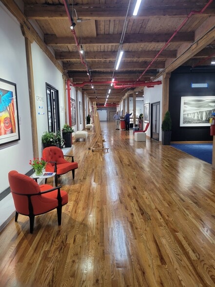 More Photos Of 3622 S Morgan St, Chicago Showroom For Lease