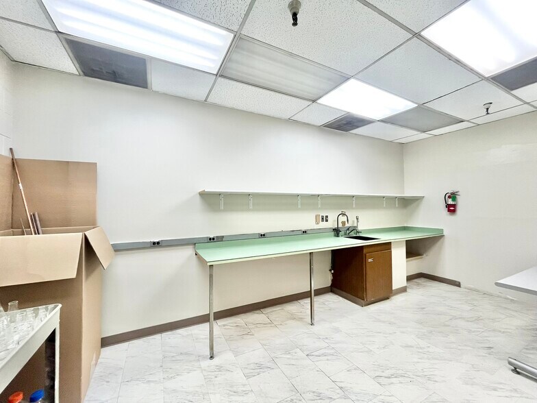 More Photos Of 408 Sunrise Ave, Roseville Storefront Retail Office For Sale