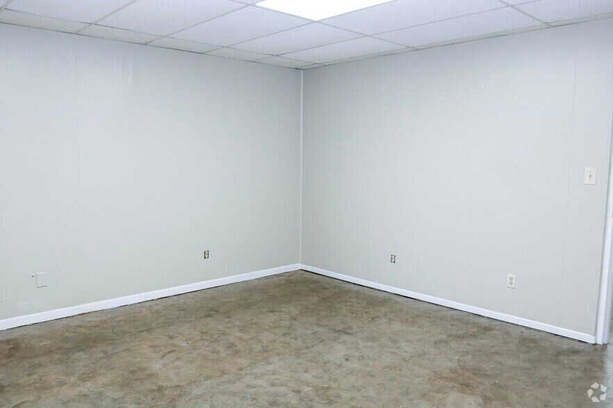 More Photos Of 201 N Winfree St, Dayton Office For Sale