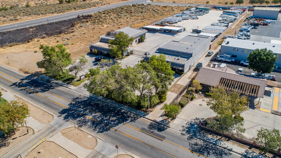 More Photos Of 39126-39130 3rd St E, Palmdale Service For Sale