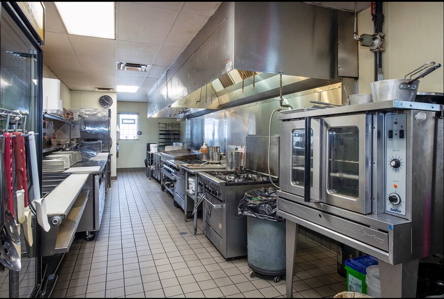 More Photos Of 16333 Snow Rd, Brook Park Restaurant For Sale
