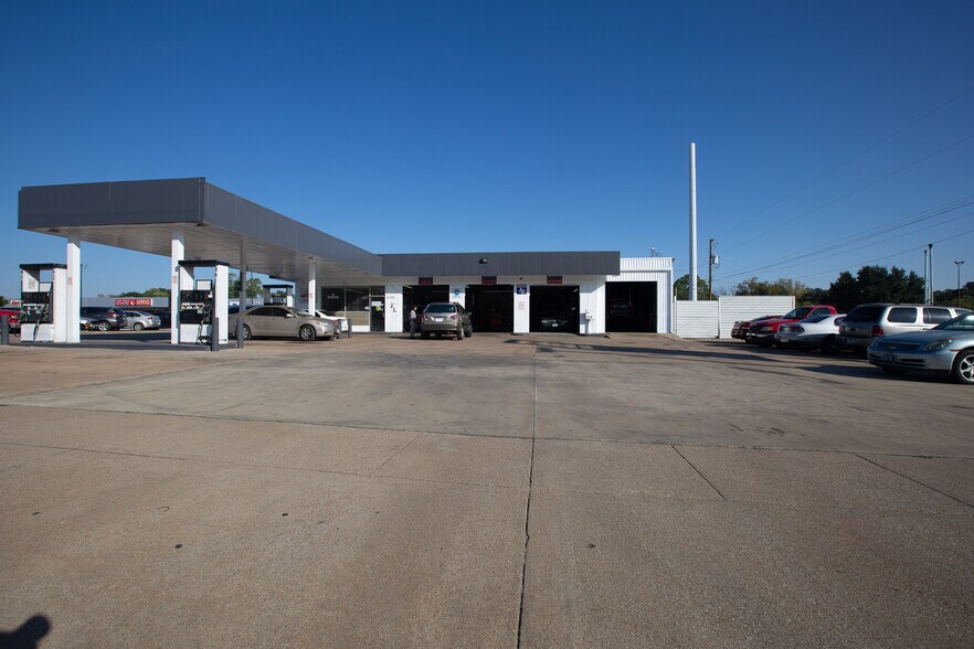 Primary Photo Of 6705 Meadowbrook Dr, Fort Worth Service Station For Sale