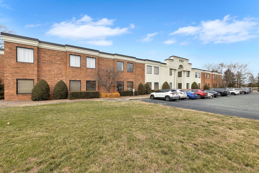 More Photos Of 2101 N Sardis Rd, Charlotte Office For Sale