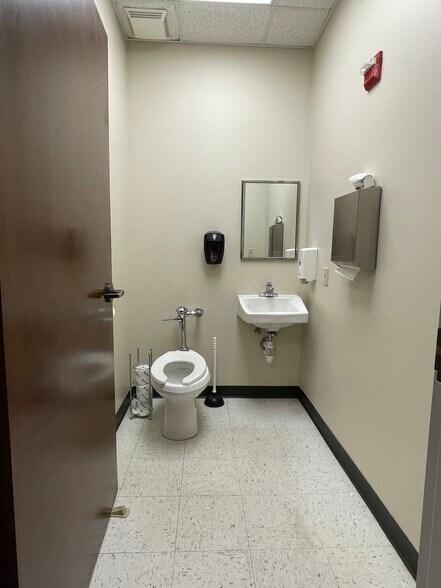 More Photos Of 5220 N Hwy 167, Catoosa Freestanding For Sale