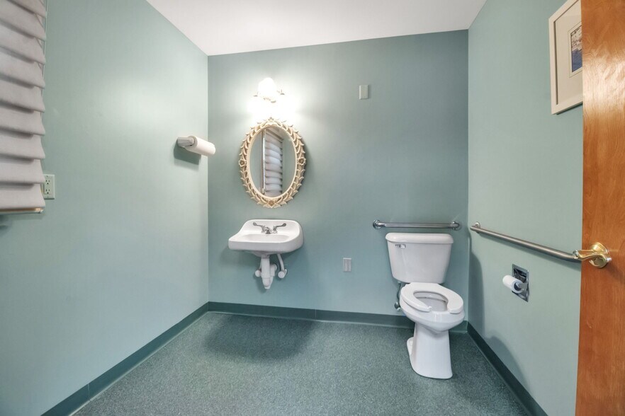 More Photos Of 6272 Robinson Rd, Lockport Medical For Sale