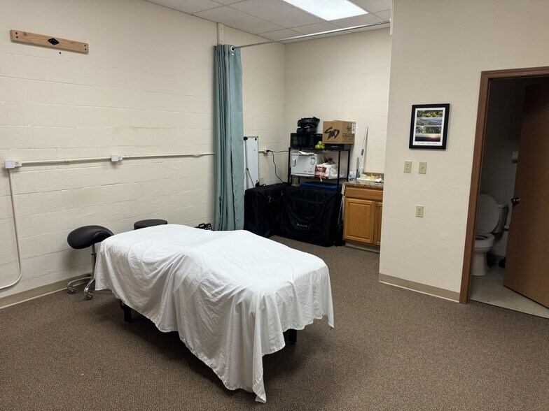 More Photos Of 304 E Jackson St, Willard Unknown For Lease