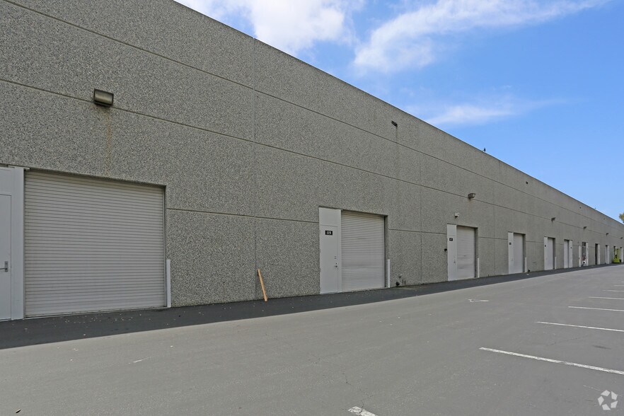 More Photos Of 2236 Rutherford Rd, Carlsbad Research And Development For Lease