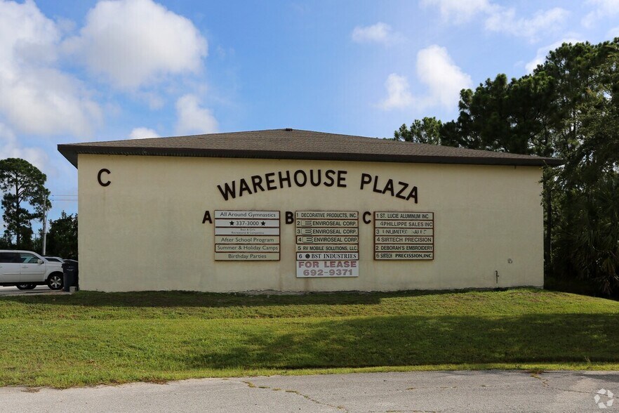 More Photos Of 1053 SE Holbrook Ct, Port Saint Lucie Warehouse For Lease