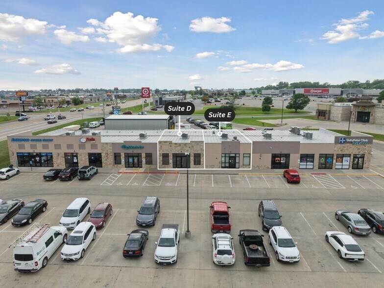 More Photos Of 1655 E San Marnan Dr, Waterloo General Retail For Lease