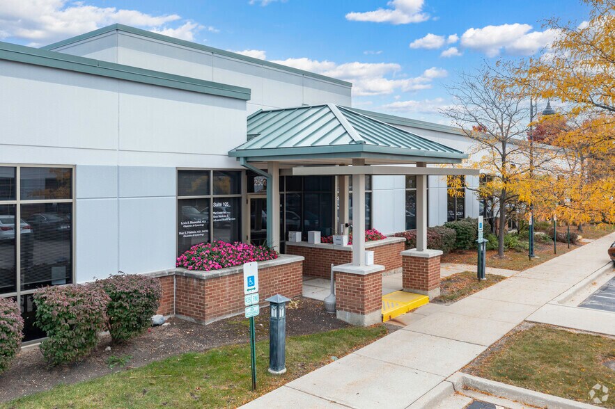 More Photos Of 2501 Compass Rd, Glenview Medical For Lease