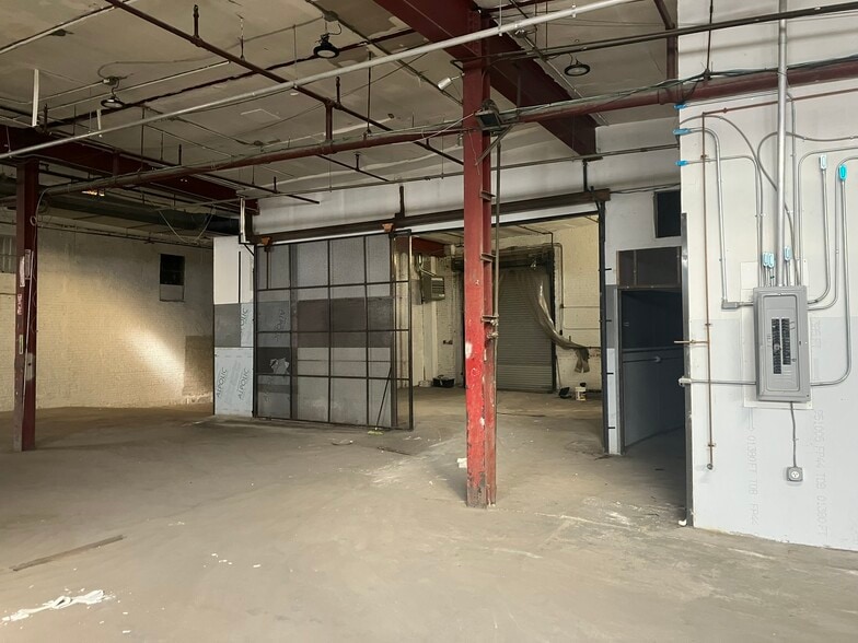 More Photos Of 27-21 51st Ave, Long Island City Warehouse For Lease