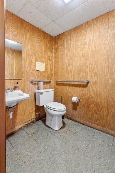 More Photos Of 1014 Linn St, Sikeston Freestanding For Sale