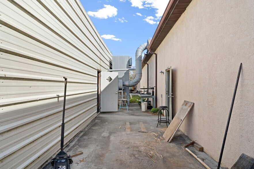 More Photos Of 9926 Denton Ave, Hudson Warehouse For Lease