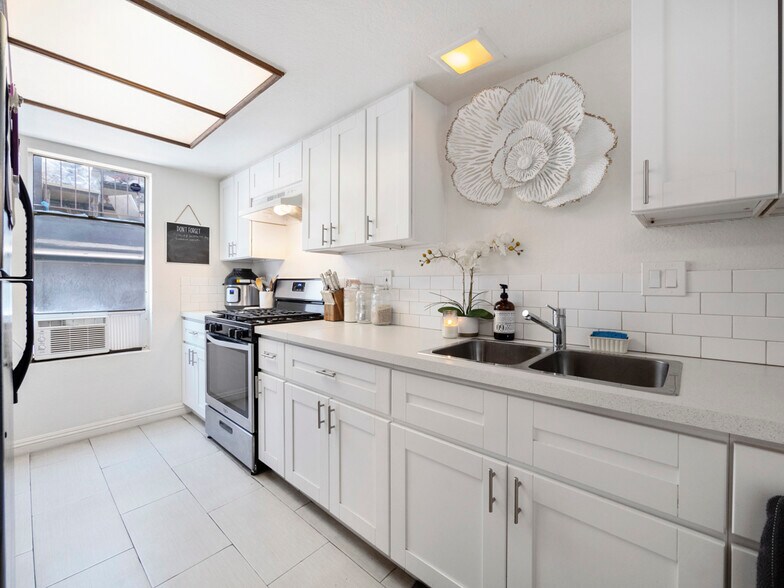 More Photos Of 311-313 E Pine St, Santa Ana Apartments For Sale