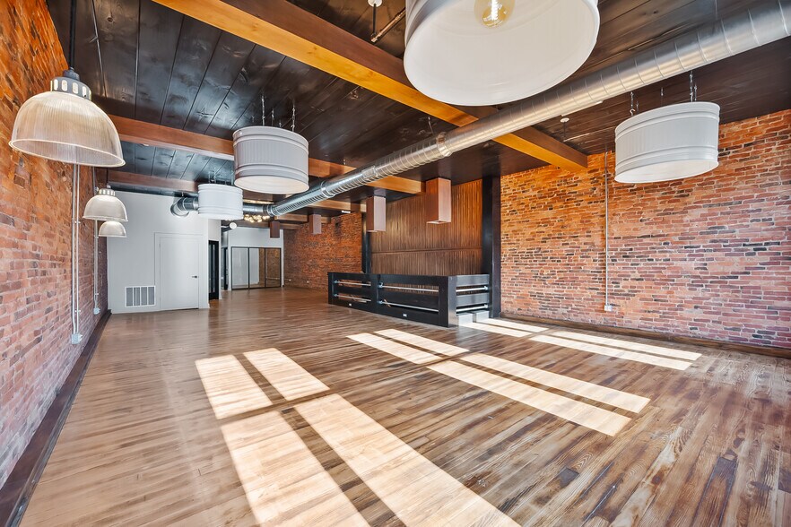 More Photos Of 33 N Sandusky St, Delaware Storefront Retail Office For Lease