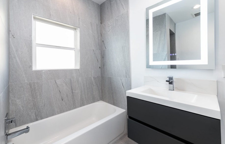 More Photos Of 1032 S Orange Dr, Los Angeles Apartments For Sale