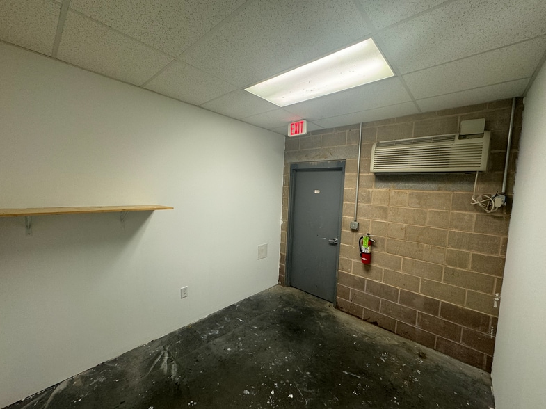 More Photos Of 3601 Old Capitol Trl, Wilmington Unknown For Lease