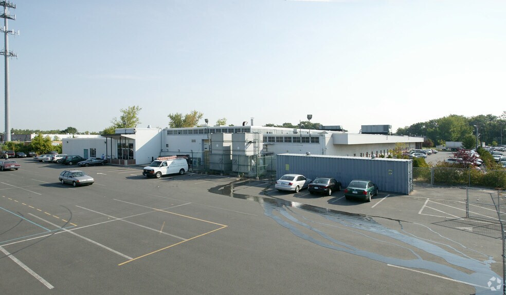 More Photos Of 245 Locust St, Hartford Showroom For Sale