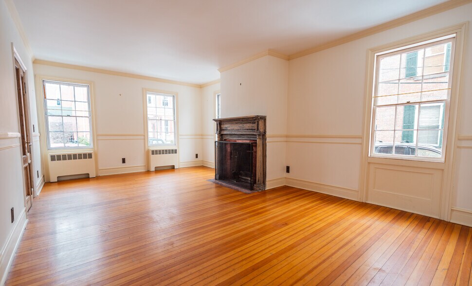 More Photos Of 8 Pearl St, Kingston Loft Creative Space For Sale