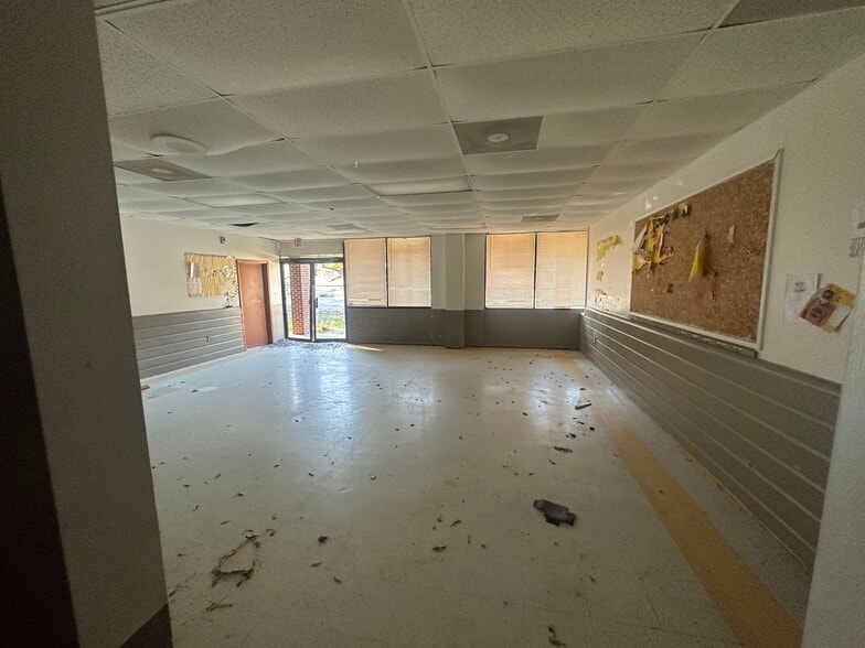 More Photos Of 106 Commerce St, Fayetteville Storefront Retail Office For Sale