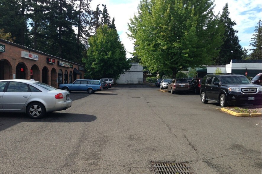 More Photos Of 15630 SW Boones Ferry Rd, Lake Oswego Freestanding For Lease