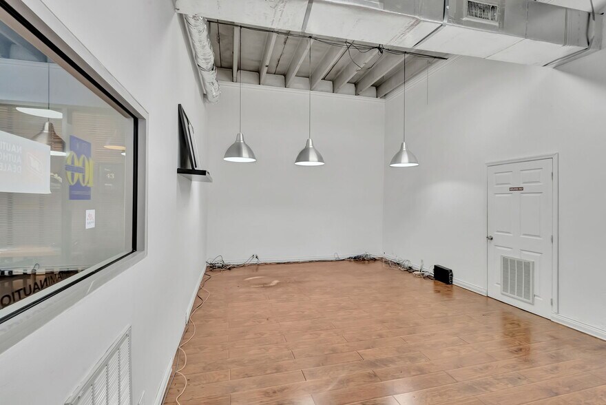 More Photos Of 3910 NW 2nd Ave, Miami Showroom For Sale