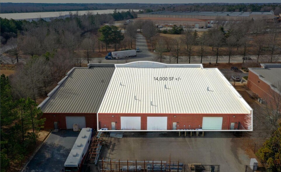 More Photos Of 317-329 Westridge Pky, Mcdonough Showroom For Lease