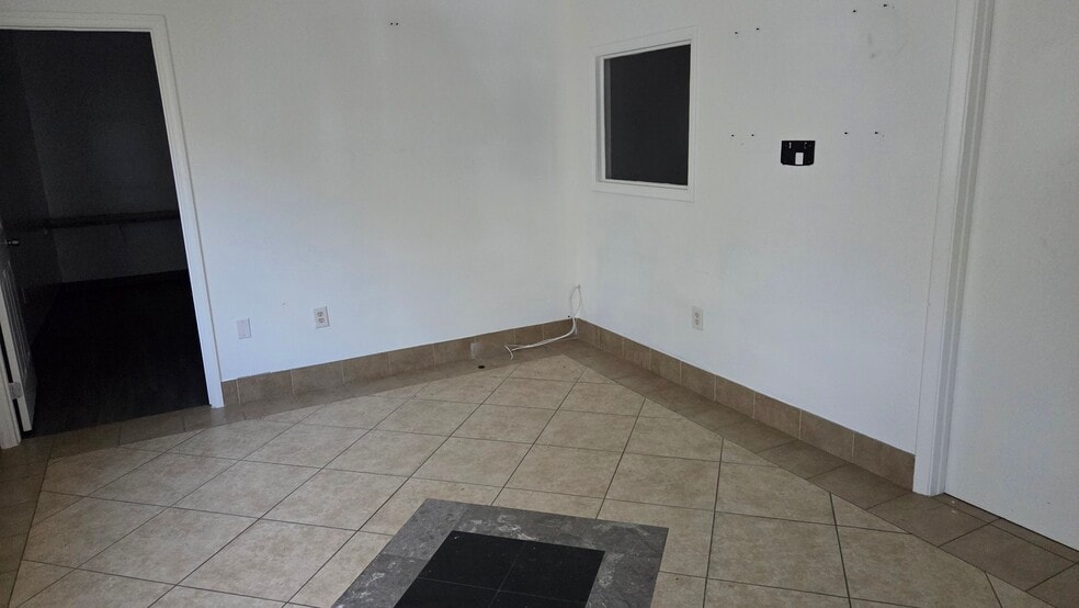 More Photos Of 352 Tall Pines Rd, West Palm Beach Warehouse For Lease