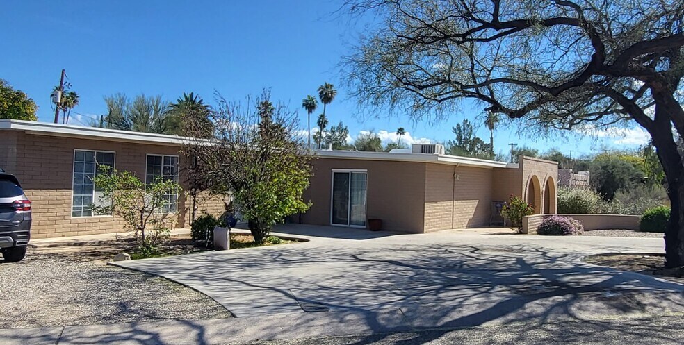 Primary Photo Of 710 N Mann Ave, Tucson Healthcare For Sale
