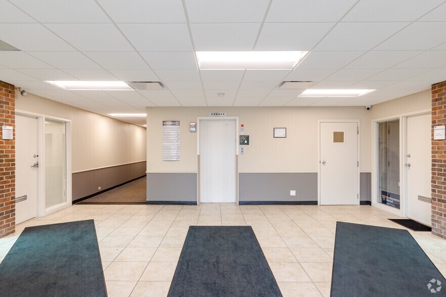 More Photos Of 799 Roosevelt Rd, Glen Ellyn Office For Lease