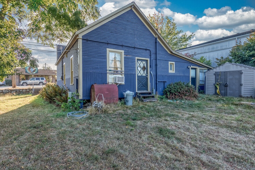 More Photos Of 17411 Vashon Hwy SW, Vashon Freestanding For Sale