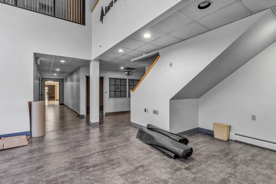 More Photos Of 7290 Nash Rd, North Tonawanda Showroom For Sale