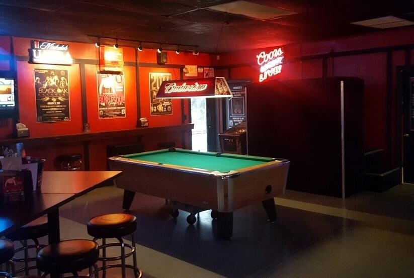 More Photos Of 251 Derby St, Pekin Bar For Lease