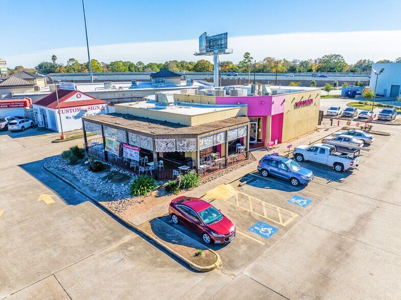 Primary Photo Of 7501 Bellaire Blvd, Houston Fast Food For Lease