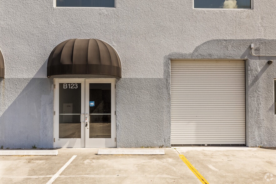 More Photos Of 2211 2nd Ave N, Lake Worth Unknown For Lease