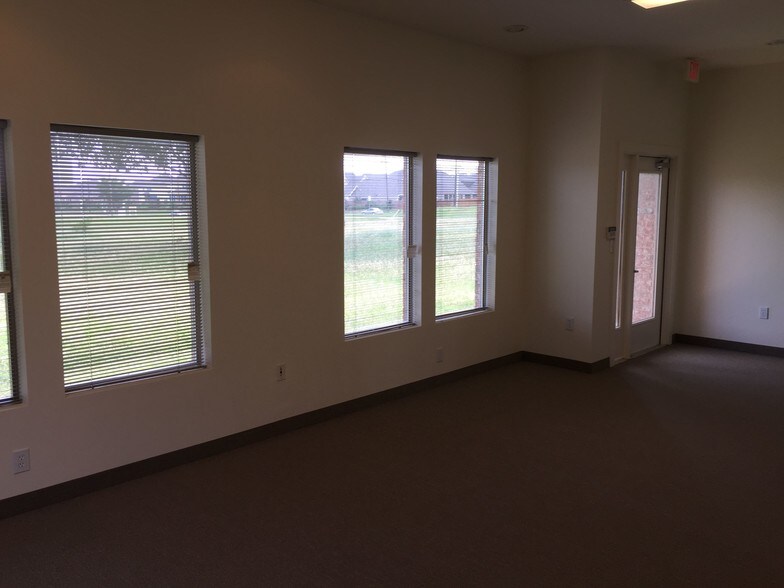 More Photos Of 2418 Marsh Ln, Carrollton Medical For Lease