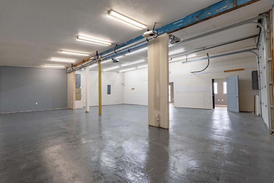 More Photos Of 414 Highway 42, Osage Beach Flex For Lease