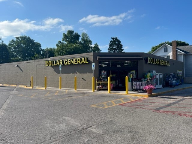 More Photos Of 252 N Main St, White Hall General Retail For Sale