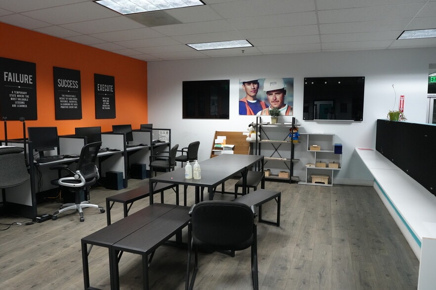 More Photos Of 4112 S Main St, Los Angeles Loft Creative Space For Sale
